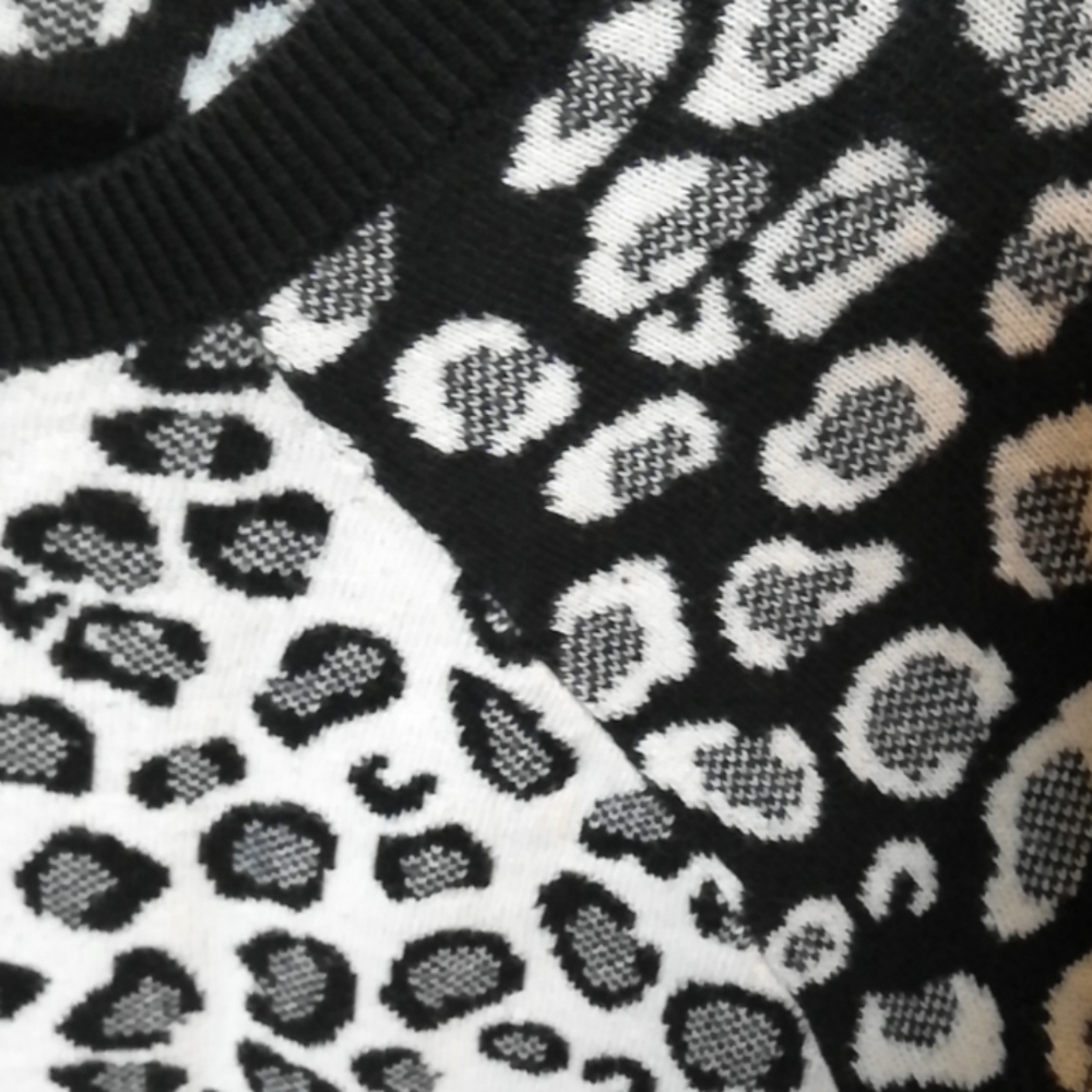 100. a.n.a Ladies animal print Sweater, Sz. M Like new condition. - Picture 5 of 6
